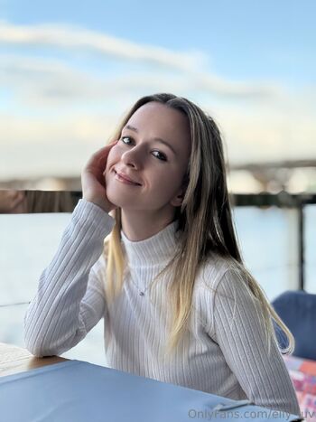 Ell / elly_luv nude photo #10