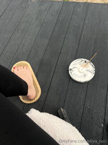 Elya Noi / ellya_noir nude photo #1