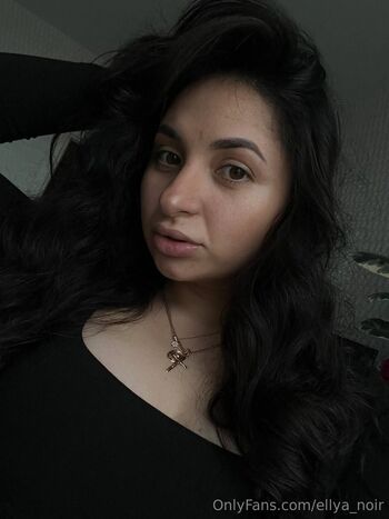 Elya Noi / ellya_noir nude photo #15