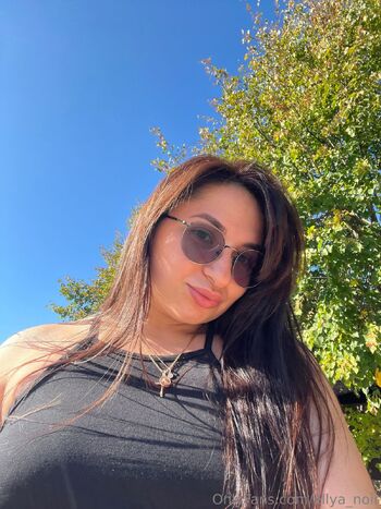 Elya Noi / ellya_noir nude photo #18