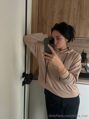 Elya Noi / ellya_noir nude photo #19