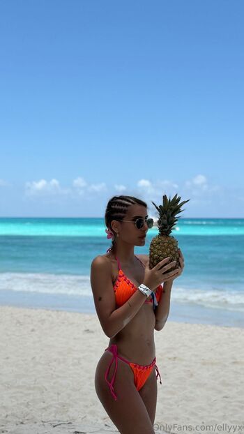 Ell / ellyyx nude photo #12