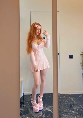 Elysi / elysia_grand nude photo #11