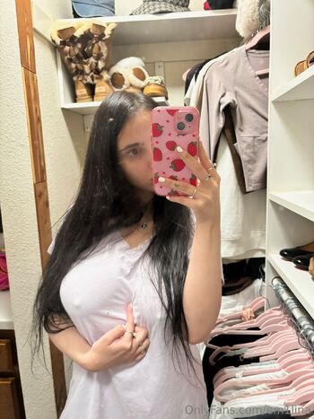 emi baby / em1lina nude photo #9