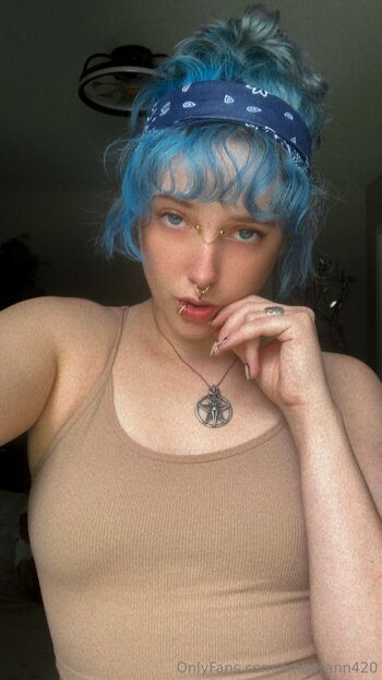 𝐸𝑚𝑏𝑒𝑟 𝐴𝑛𝑛 FRE / emberann420 nude photo #9