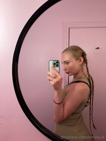 𝐄𝐦𝐢𝐥𝐢𝐚 𝐓𝐒 / emilia.tt / emillia.ttt nude photo #1