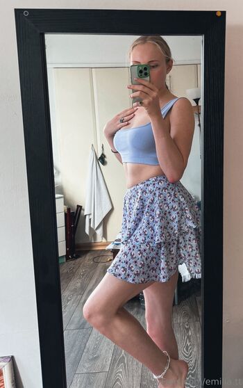 𝐄𝐦𝐢𝐥𝐢𝐚 𝐓𝐒 / emilia.tt / emillia.ttt nude photo #3