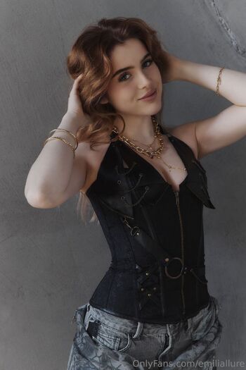 𝐸𝑀𝐼𝐿𝐼𝒜 / emiliallure nude photo #10