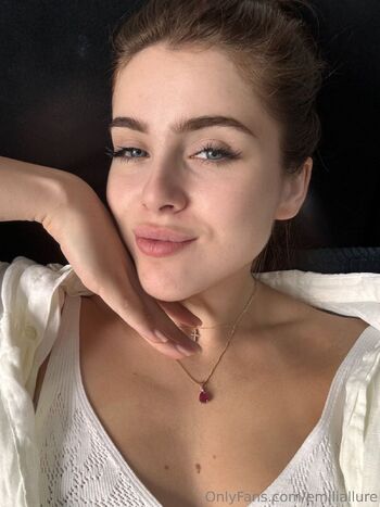 𝐸𝑀𝐼𝐿𝐼𝒜 / emiliallure nude photo #20