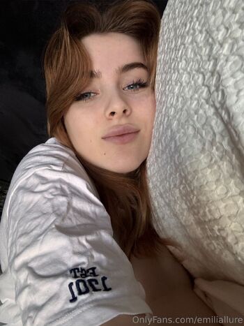 𝐸𝑀𝐼𝐿𝐼𝒜 / emiliallure nude photo #32