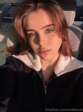 𝐸𝑀𝐼𝐿𝐼𝒜 / emiliallure nude photo #37