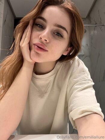 𝐸𝑀𝐼𝐿𝐼𝒜 / emiliallure nude photo #45
