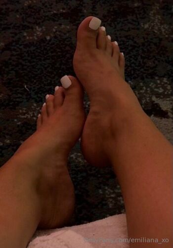Emiliana / emiliana_xo nude photo #6