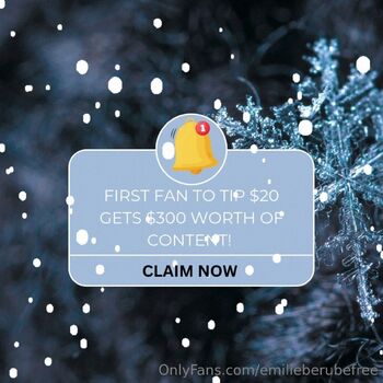 Emilie Berube / emilieberubefree nude photo #5