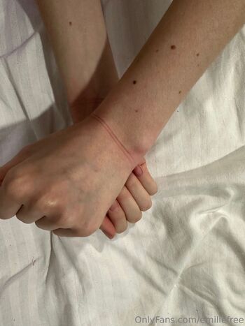 Emili / emiliefree nude photo #1