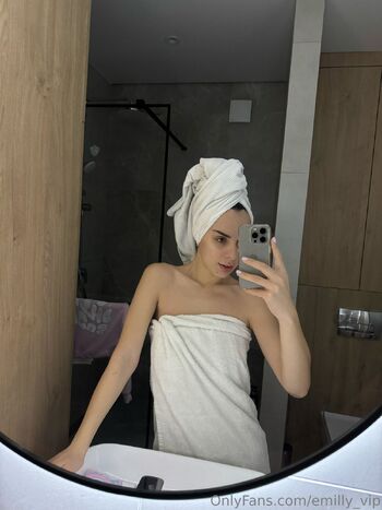 Emily / emilly_vip nude photo #23