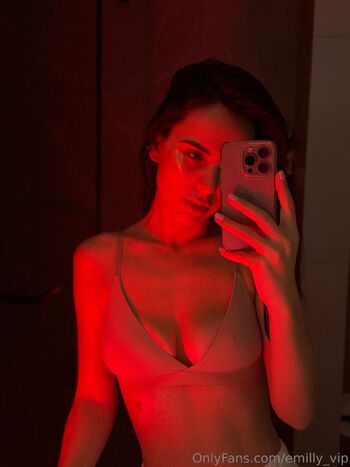 Emily / emilly_vip nude photo #25