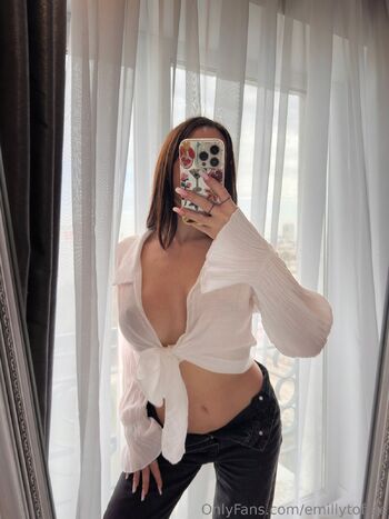Emilly / emillytoffee nude photo #6