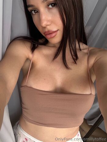 Emilly / emillytoffee nude photo #12