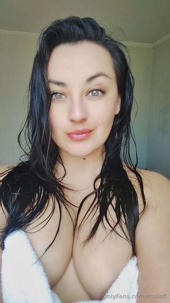 Emily / emiloff nude photo #2