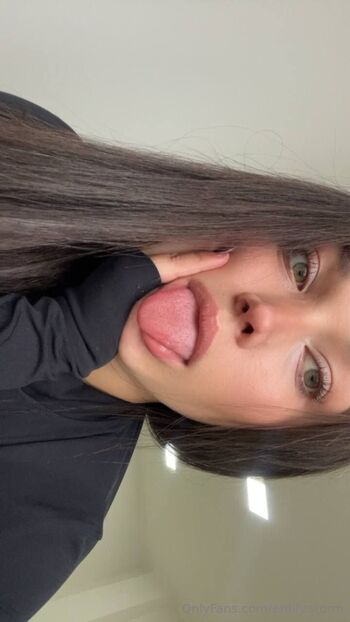 Emil / emily.storm nude photo #39