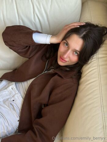 Emily Berry / emily_berryy nude photo #17