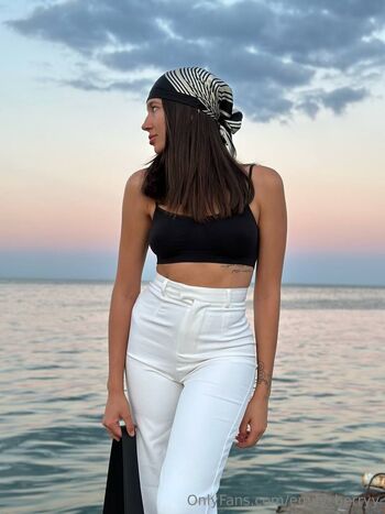 Emily Berry / emily_berryy nude photo #21