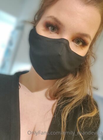 Emily Mandevill / emily_mandevilla nude photo #19