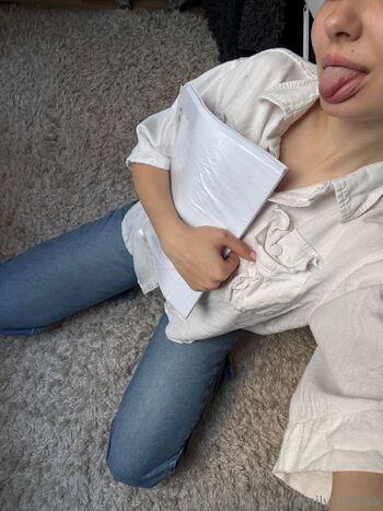 Emily / emilycutiexx nude photo #4