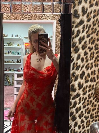 Emma / emilyk8z / emilyk8zarchives nude photo #1