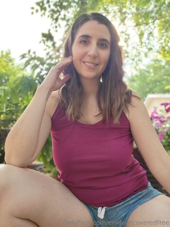 Emily Emerald FREE / emilyuncoveredfree nude photo #12