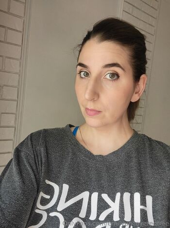 Emily Emerald FREE / emilyuncoveredfree nude photo #36