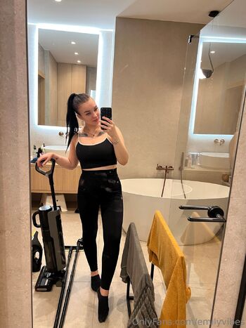 Emily Pregnant Love / emilyvibes nude photo #15