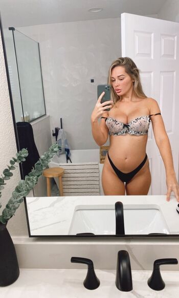 YOUR NAUGHTIEST SECRET / emilyysky nude photo #1