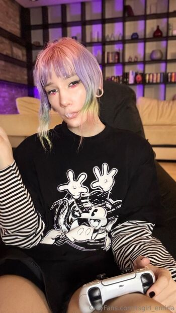 Emiri / emiria_lin nude photo #3