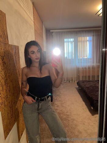 Emma / emmabadgirl nude photo #1