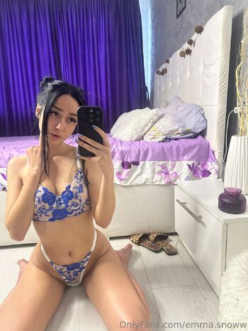 Emma / emmasnowie nude photo #23
