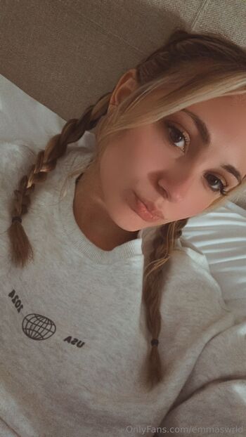 Emma / emmaswrld nude photo #7