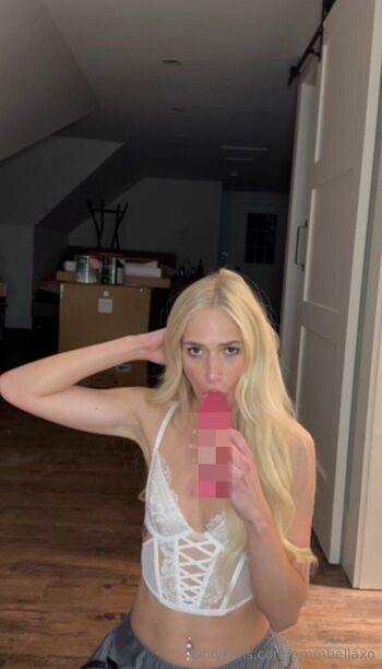 em / emmbellaxo nude photo #13