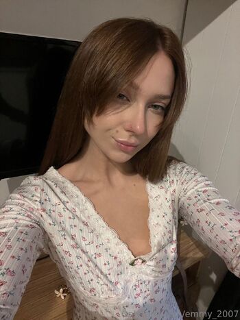 Emmy / emmy_2007 nude photo #9