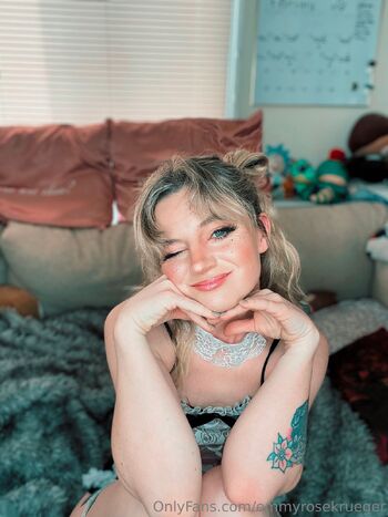 Emil / emmyrosekrueger nude photo #5