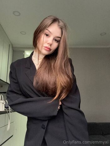 𝐸𝓂𝓎 / emmyxi nude photo #8
