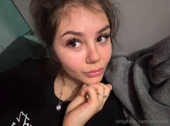 𝐸𝓂𝓎 / emmyxi nude photo #13
