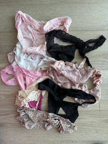 Purple / emomask nude photo #1