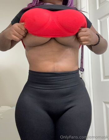 Purple / emomask nude photo #4