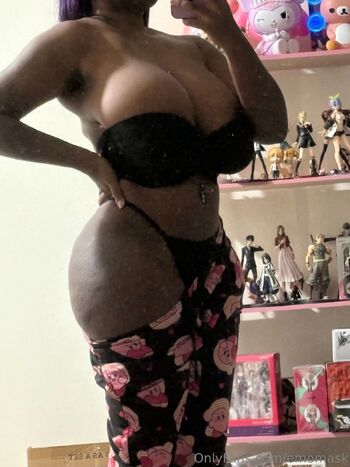 Purple / emomask nude photo #9