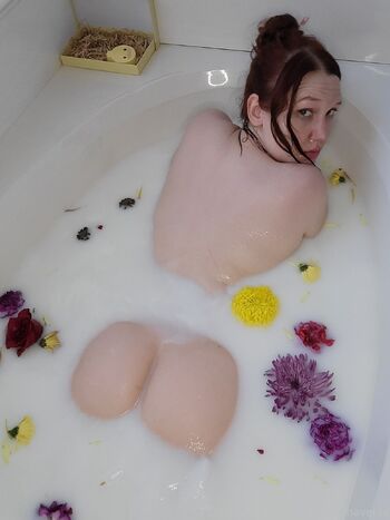 Lun / enterthelunaverse nude photo #35