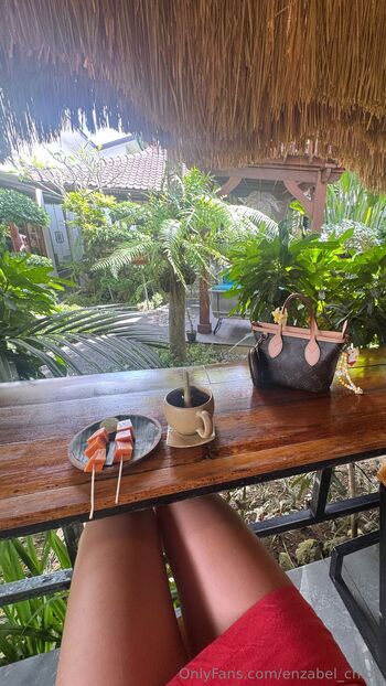 enzabel_chlo / enzabel_chloe / enza.perniciaro / enzaperniciaro nude photo #15