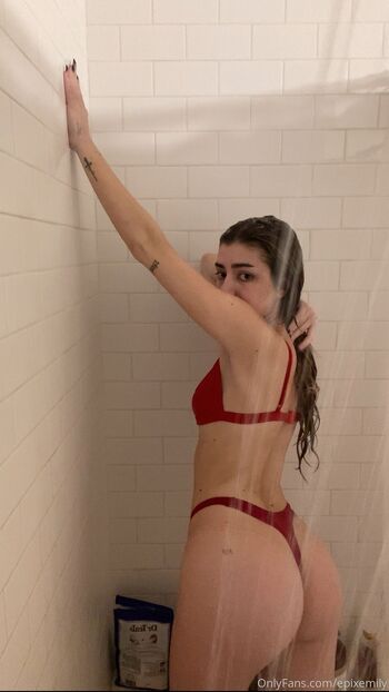 Emily Ros / epixemily nude photo #1