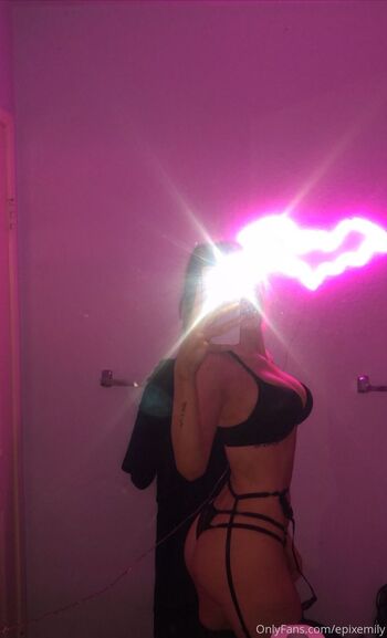 Emily Ros / epixemily nude photo #4